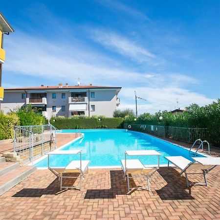 Garden Residence Appartamento Con Terrazzo E Piscina Desenzano del Garda Kültér fotó