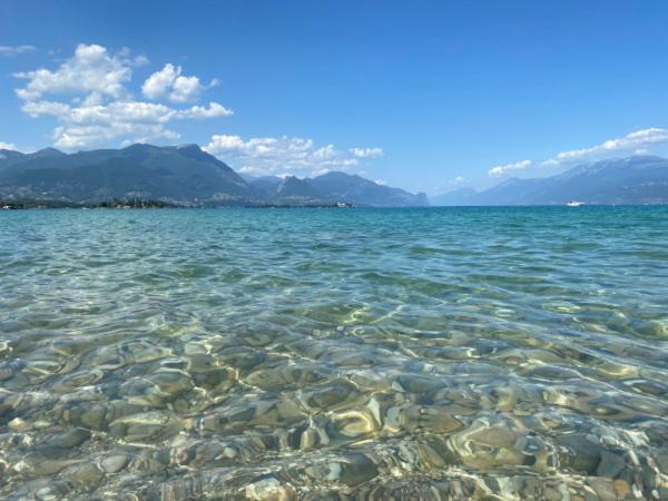 Garden Residence Appartamento Con Terrazzo E Piscina Desenzano del Garda Kültér fotó