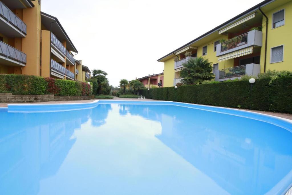 Garden Residence Appartamento Con Terrazzo E Piscina Desenzano del Garda Kültér fotó