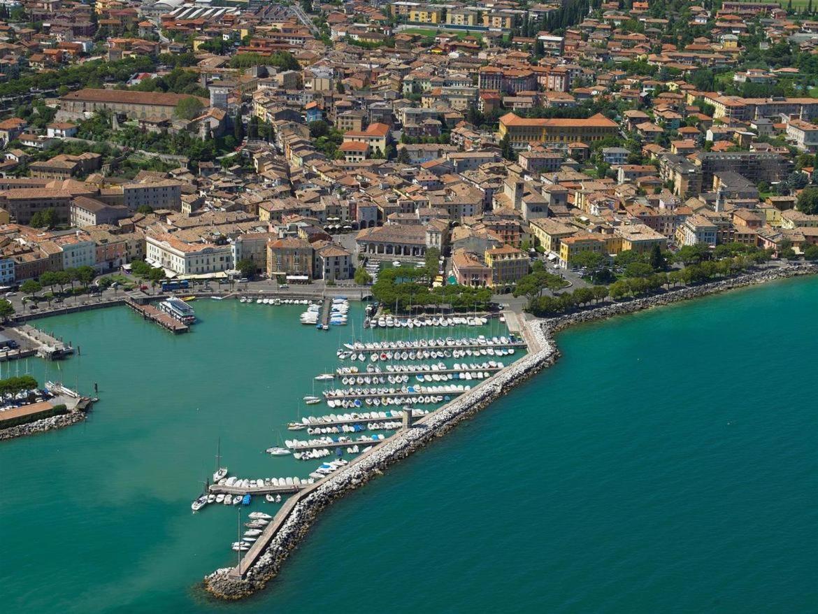 Garden Residence Appartamento Con Terrazzo E Piscina Desenzano del Garda Kültér fotó