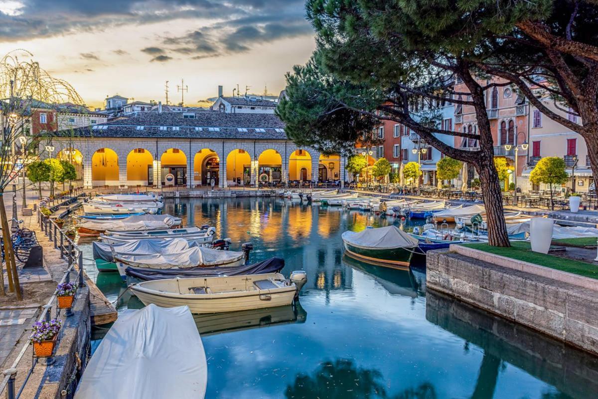 Garden Residence Appartamento Con Terrazzo E Piscina Desenzano del Garda Kültér fotó