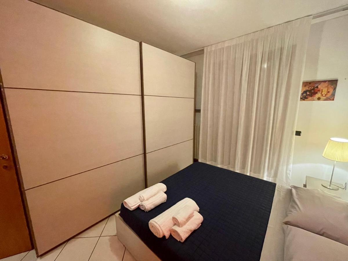 Garden Residence Appartamento Con Terrazzo E Piscina Desenzano del Garda Kültér fotó