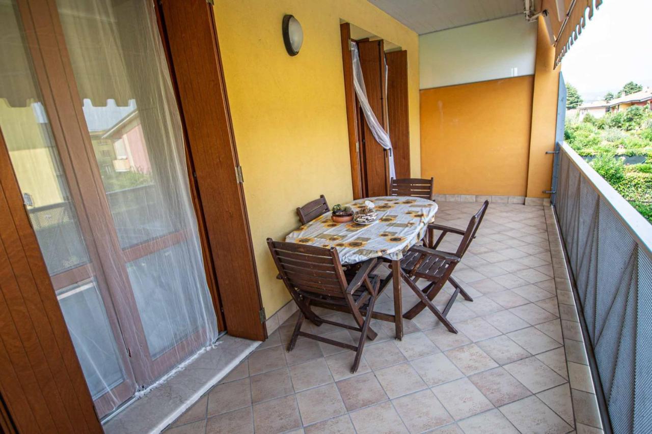 Garden Residence Appartamento Con Terrazzo E Piscina Desenzano del Garda Kültér fotó