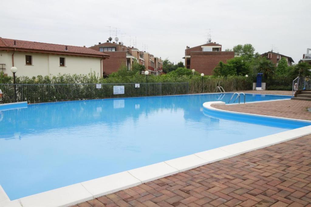 Garden Residence Appartamento Con Terrazzo E Piscina Desenzano del Garda Kültér fotó