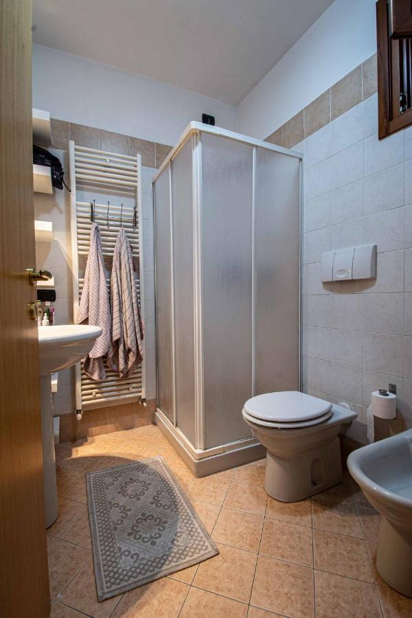 Garden Residence Appartamento Con Terrazzo E Piscina Desenzano del Garda Kültér fotó